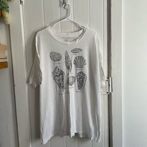 American Eagle Oversized White Graphic T-Shirt with Shell Design